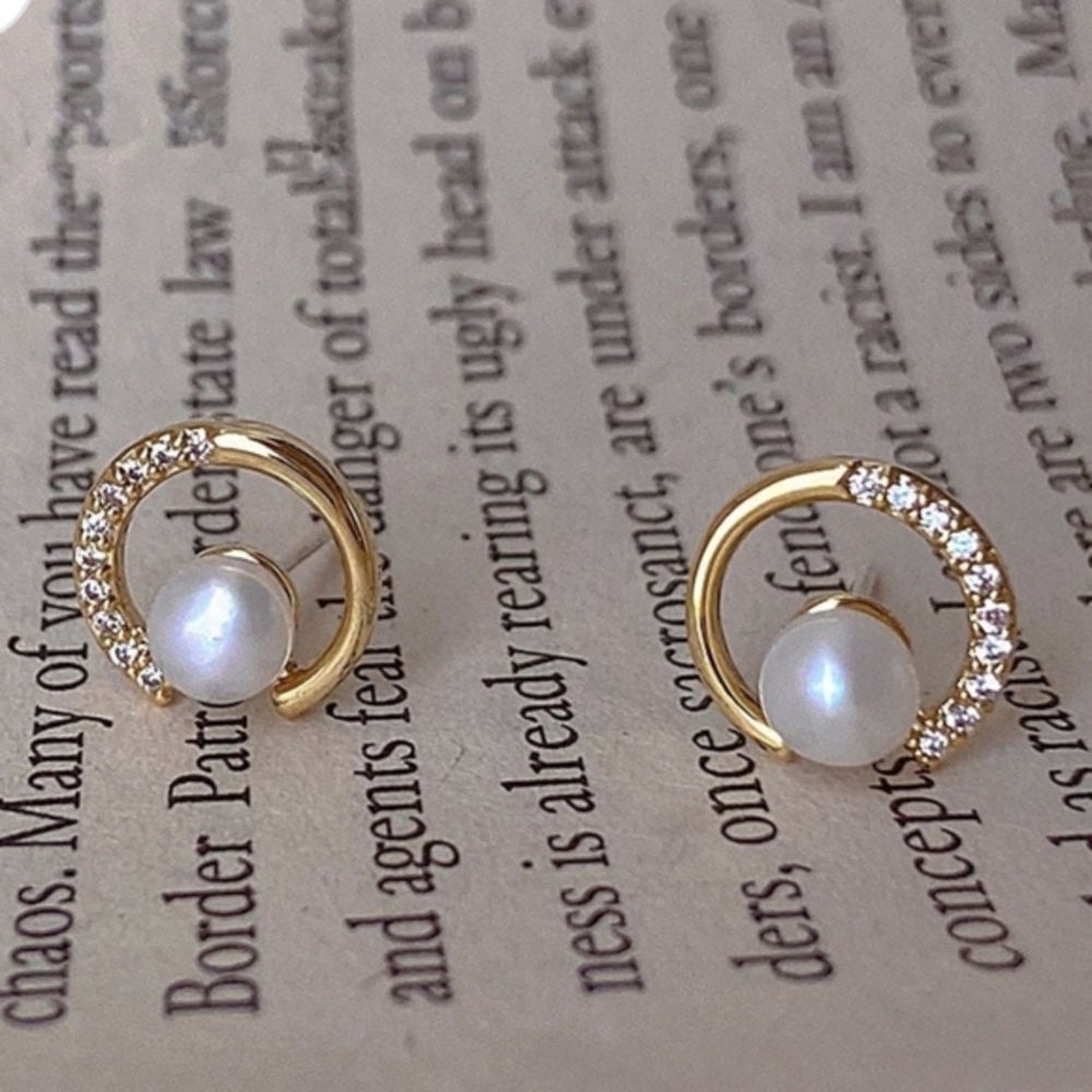 14K Gold Plated Hollow Circle Round‎ Moon Diamond Pearl Stud Earrings